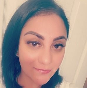 Meet your Posher, Yadira